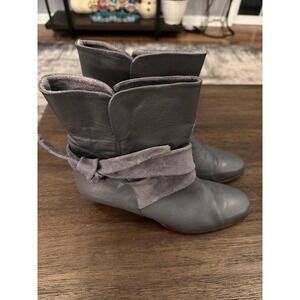 Dingo Gray  Leather Suede fold-over stacked heel ankle boots. Vintage 8